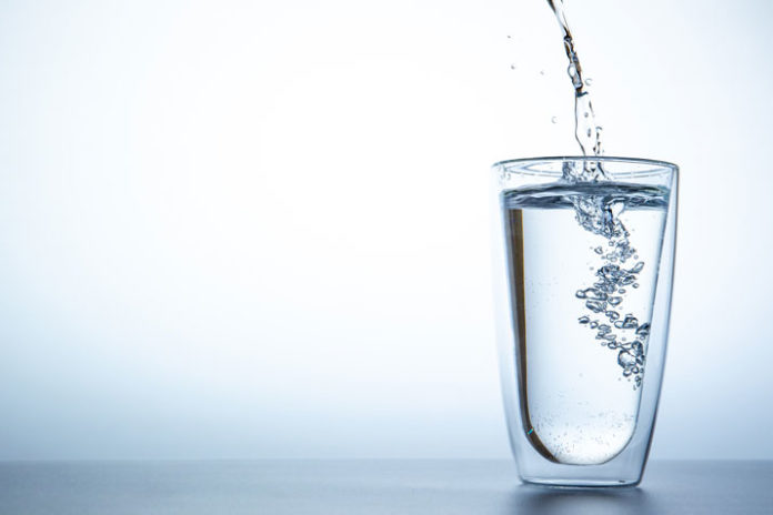 Beneficios de Salud del Agua Mineral 
